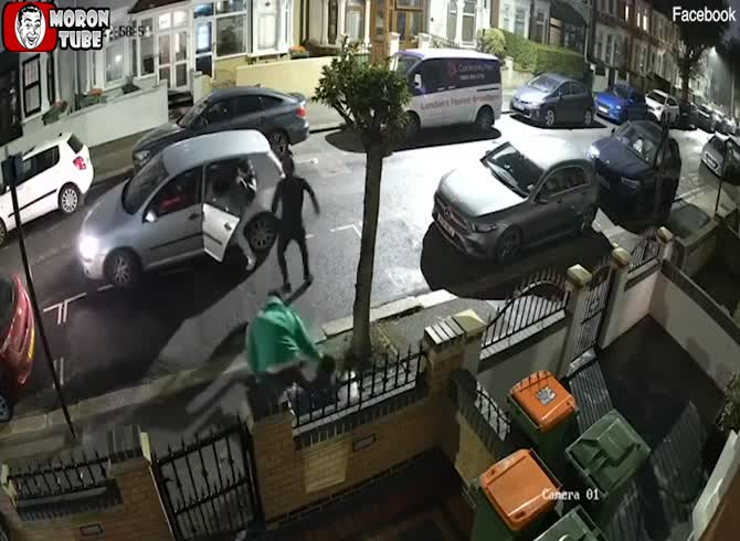 Video :After being robbed, a guy gets mugged (Warning - disturbing)